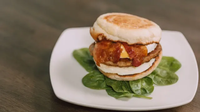 Kahvaltılık Sosisli Muffin