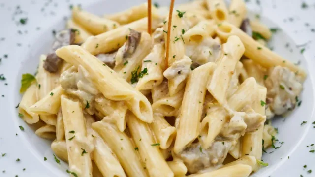 Fırında Kremalı Mantarlı Makarna