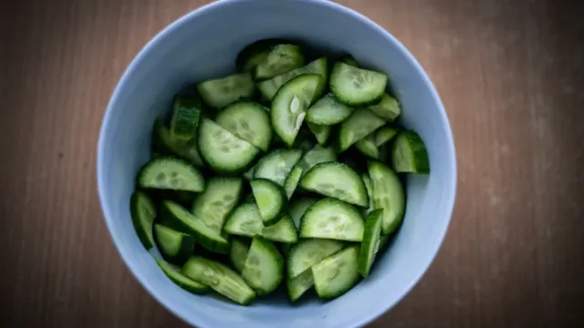 Nar Ekşili Patlıcanlı Cevizli Salata