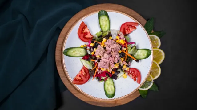 Nar Ekşili Antep Fıstıklı Çoban Salatası