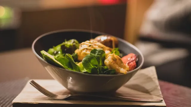 Nar Ekşili Cevizli Patlıcan Salatası