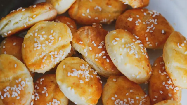 Fırında Kaşarlı Mantarlı Poğaça