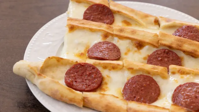 Fırında Kıymalı Pide