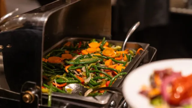 Nar Ekşili Cevizli Kırmızı Lahana Salatası