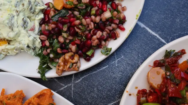 Zeytinyağlı Börülce ve Kırmızı Pancar Salatası