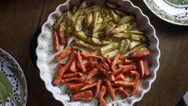 Zeytinyağlı Kereviz Kökü ve Nar Ekşili Meze