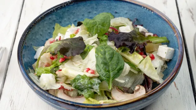 Çağla ve Nar Ekşili Antep Salatası