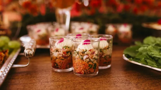 Antep Fıstıklı Nar Ekşili Kinoa Salatası