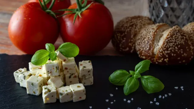 Kırmızı Pancarlı ve Cevizli Antep Ezmesi