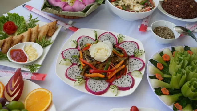 Zeytinyağlı Enginar Dolması ve Nohutlu Pilav