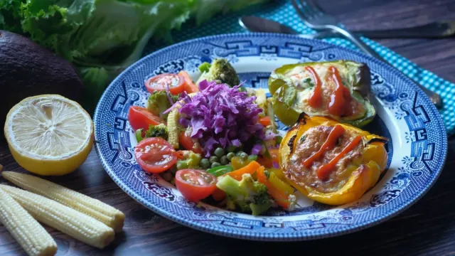 Kıymalı Biber Dolması (Klasik Dolmadan Farklı)