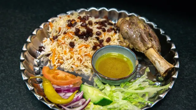 Fırında Patlıcanlı Kıymalı Bulgur Pilavı