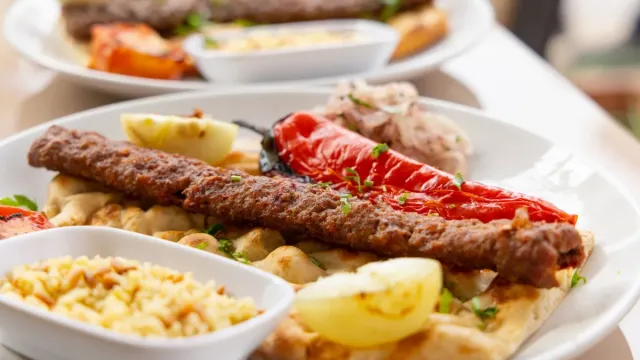 Kırmızı Mercimekli ve Kıymalı Çömlek Kebabı
