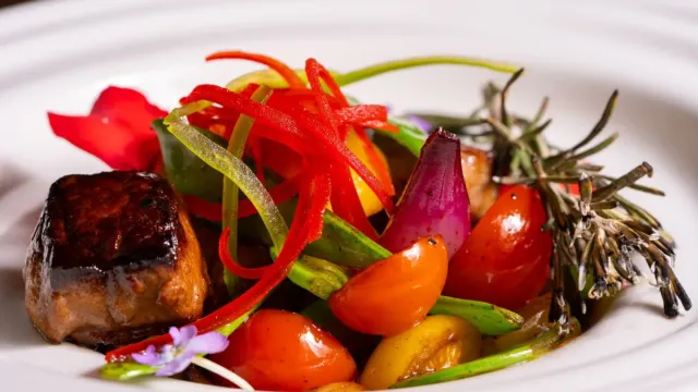 Zeytinyağlı Kereviz ve Nar Ekşili Meze