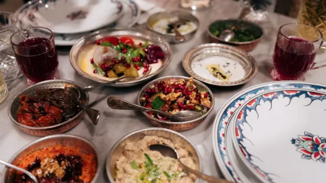 Antep Fıstıklı ve Nar Ekşili Çoban Salatası