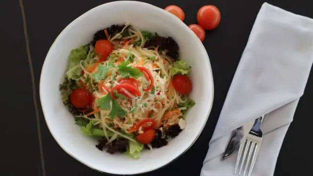 Nar Ekşili Antep Fıstıklı Patlıcan Salatası