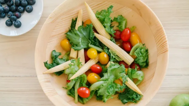 Nar Ekşili Kereviz ve Havuç Salatası