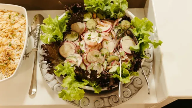 Antep Fıstıklı Nar Ekşili Ayva Salatası