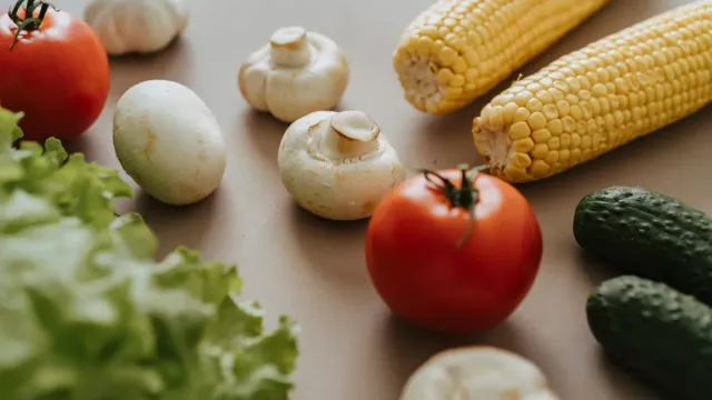 Zeytinyağlı İncirli ve Fesleğenli Patlıcan Dolması
