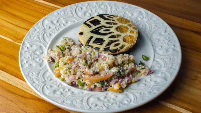 Narlı Antep Fıstıklı Kinoa Salatası