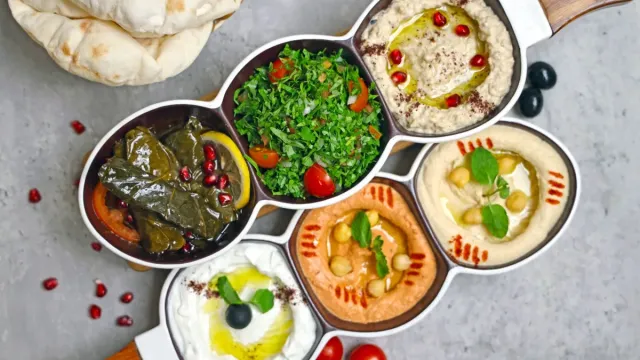Nar Ekşili ve Fındıklı Yaprak Sarma