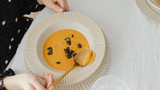 Türk Usulü Baharatlı Tavuklu Ramen Çorbası