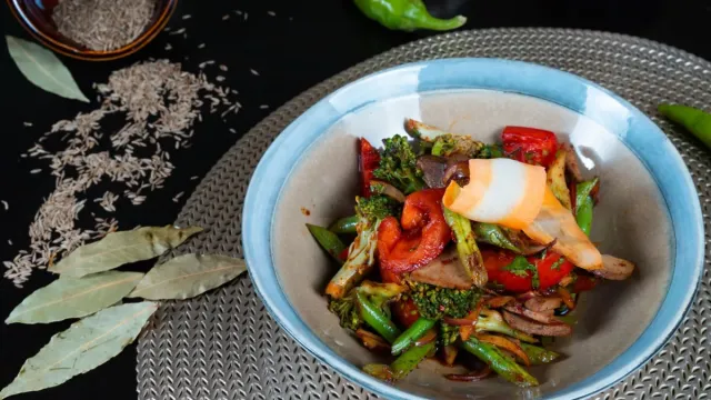 Kırmızı Biber Dolması - Zeytinyağlı Dolma Çeşidi