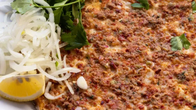 Fırında Tam Tahıllı Lahmacun: Sağlıklı ve Lezzetli Ev Yapımı Versiyon