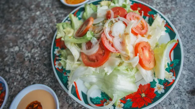 Gavurdağı Salatası: Antep Usulü Nar Ekşili Lezzet