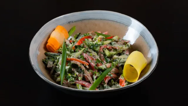 Nar Ekşili Roka ve Cevizli Anadolu Yeşil Salatası