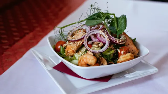 Çiroz Salatası Limonlu Sarımsaklı