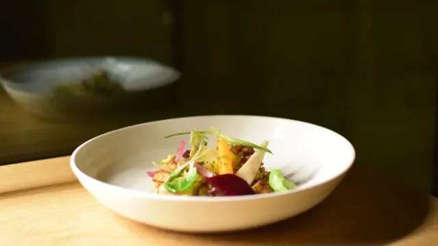 Ege Usulü Taze Yeşilliklerle Nane-Limonlu Salata
