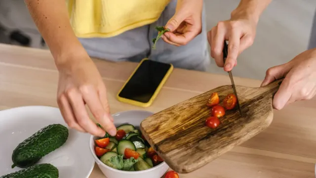 Nar Ekşili Roka ve Cevizli Yeşil Salata