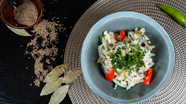 Gavurdağı Salatası: Nar Ekşili ve Cevizli Geleneksel Lezzet