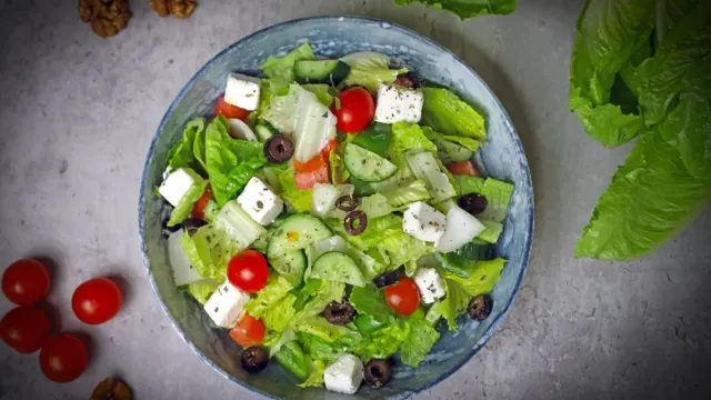 Antep Fıstıklı Nar Ekşili Yeşil Salata