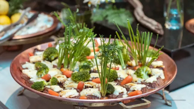 Bulgurlu ve Fıstıklı Üzüm Yaprağı Dolması