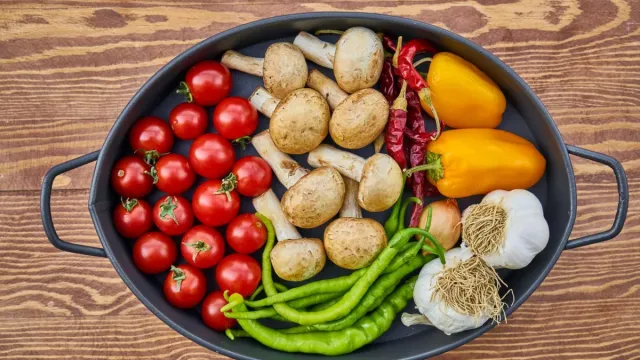 Fırında Kırmızı Biber Dolması - Zeytinyağlı Dolma Tarifi