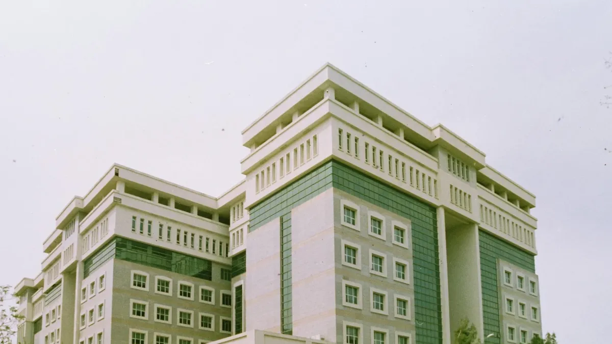 Yeditepe Üniversitesi Küresel Eğitim Merkezi Yönetmeliği Kaldırıldı