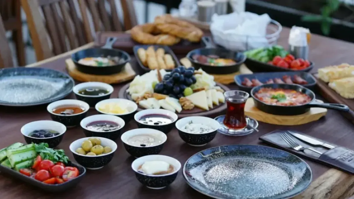 Evde Pastırmalı Yumurta Tarifi Kolay ve Lezzetli