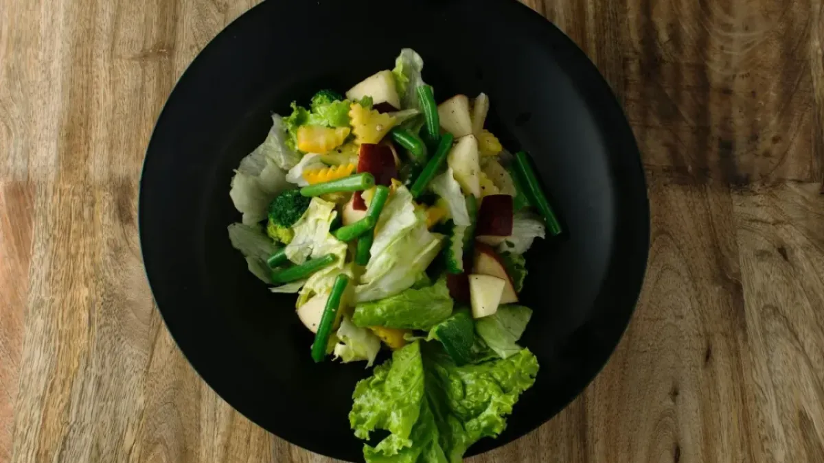 Narlı Antep Fıstıklı Çoban Salatası Tarifi Kolay