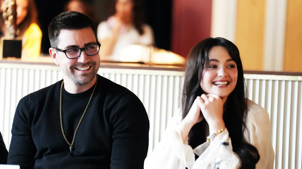 Çirkin Dizisi: Çağlar Ertuğrul ve Derya Pınar Ak Başrollü Yeni Drama