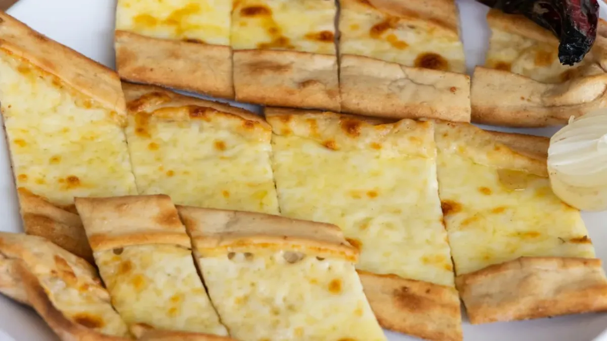 Kayseri Şırdan Pidesi Tarifi: Evde Nefis Pide Nasıl Yapılır?