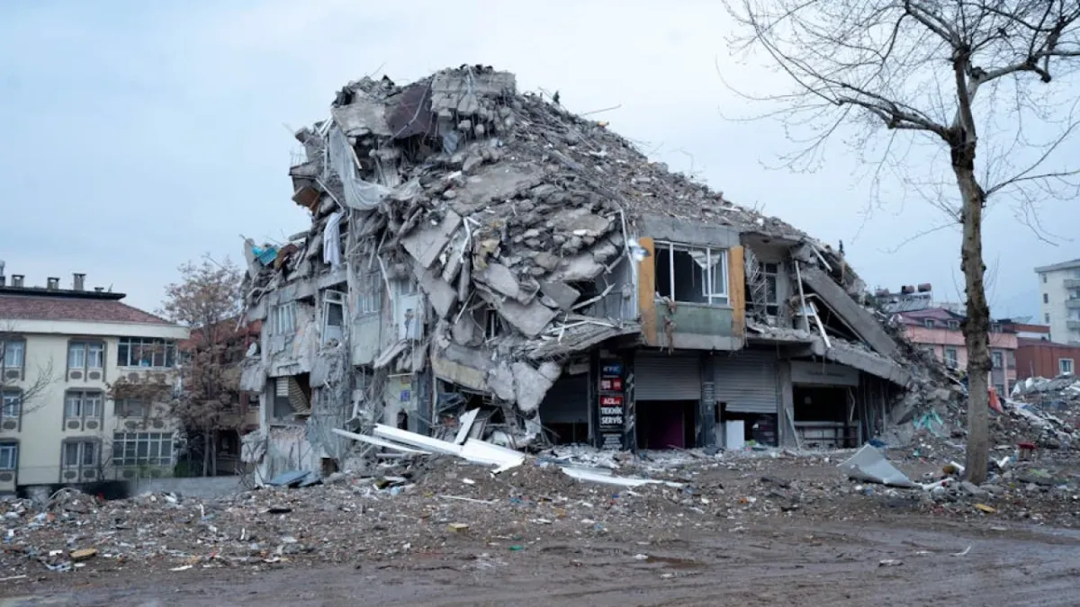 Adana'da 4.9 Büyüklüğünde Deprem: Kandilli Rasathanesi Açıkladı