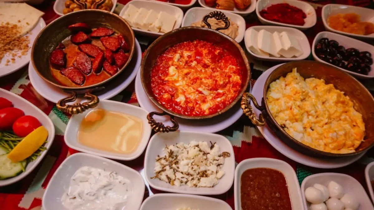 Bir Pazar Klasiği Serpme Kahvaltı İsrafın Zirvesi mi ?