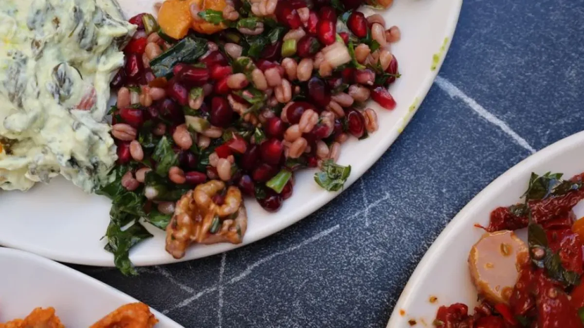 Nar Ekşili Cevizli Sos Tarifi (Muhammara Farkı)