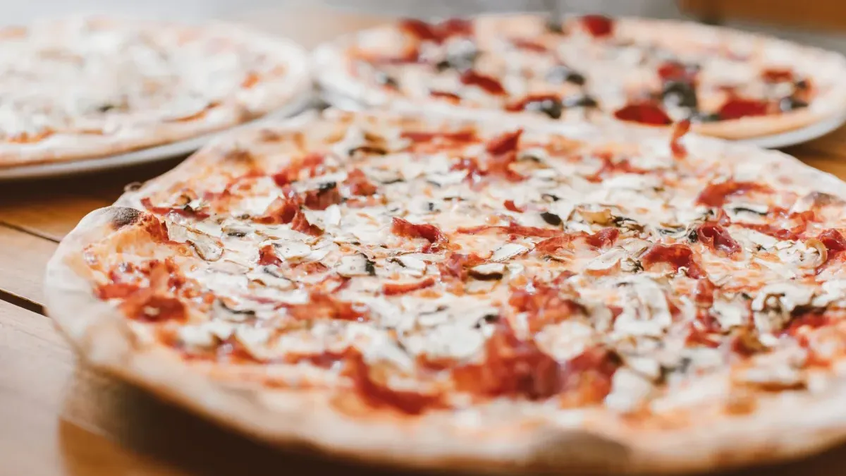 Antep Usulü Fıstıklı Kıymalı Pizza Tarifi