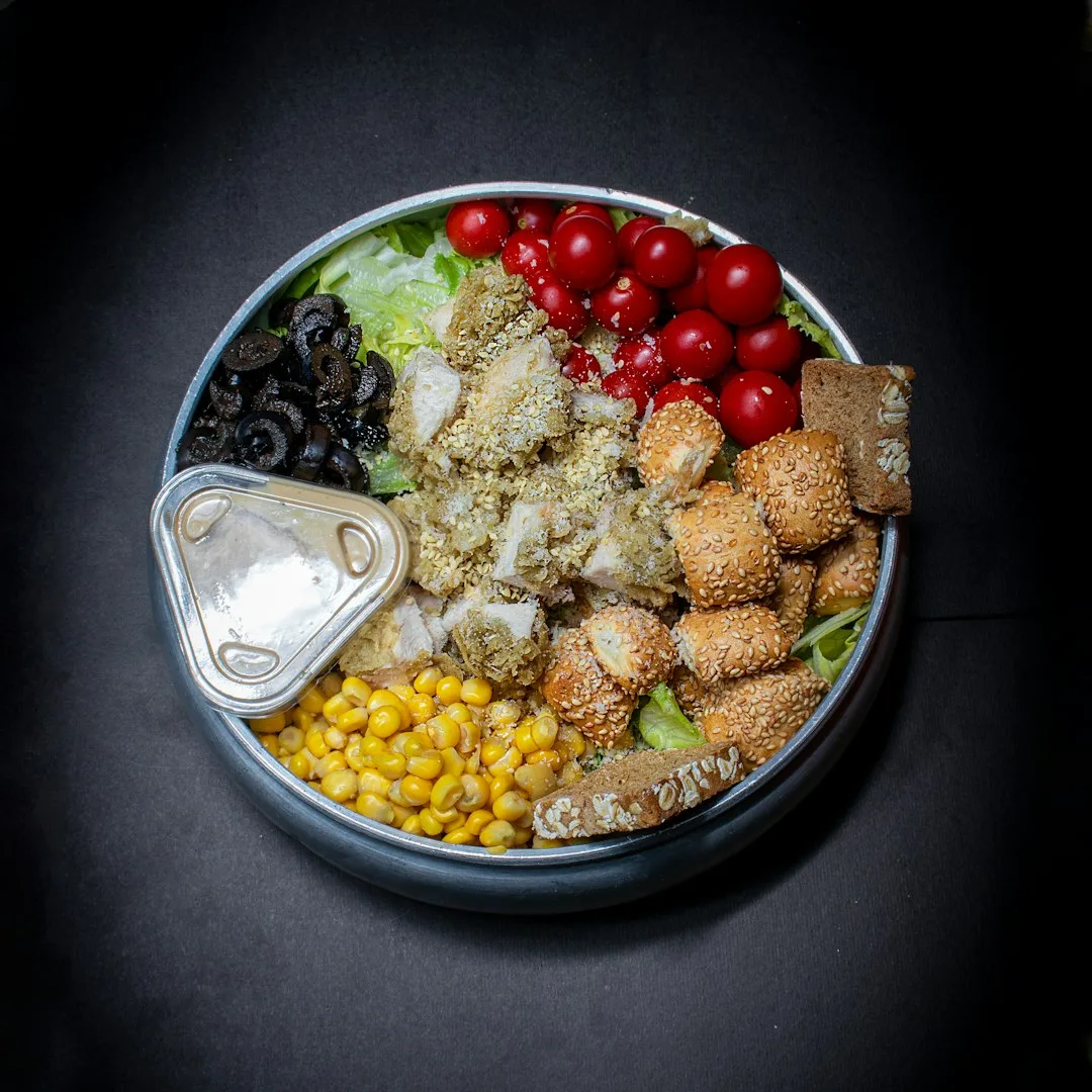 Çoban Salatasına Farklı Bir Dokunuş: Nar Ekşili ve Sumaklı Anadolu Salatası