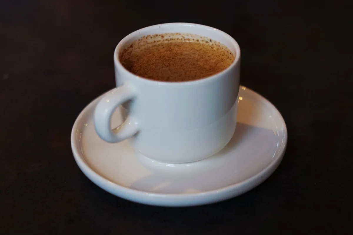 Kışın Sıcacık Lezzeti: Tarçınlı ve Fındıklı Özel Salep