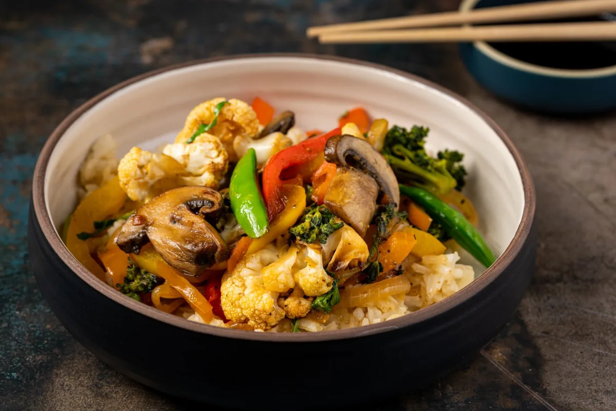 Soya-Sesamlı Sebze Stir-fry 2025-12-09